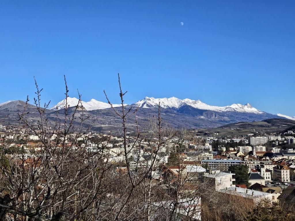 T4 Vue Imprenable Montagnes Et Ville Gap Zewnętrze zdjęcie